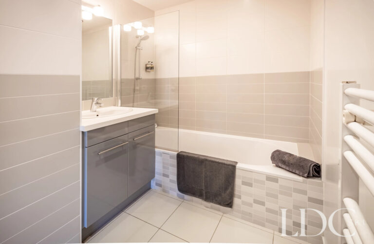 Family bathroom with bath and shower at Petit Sapin