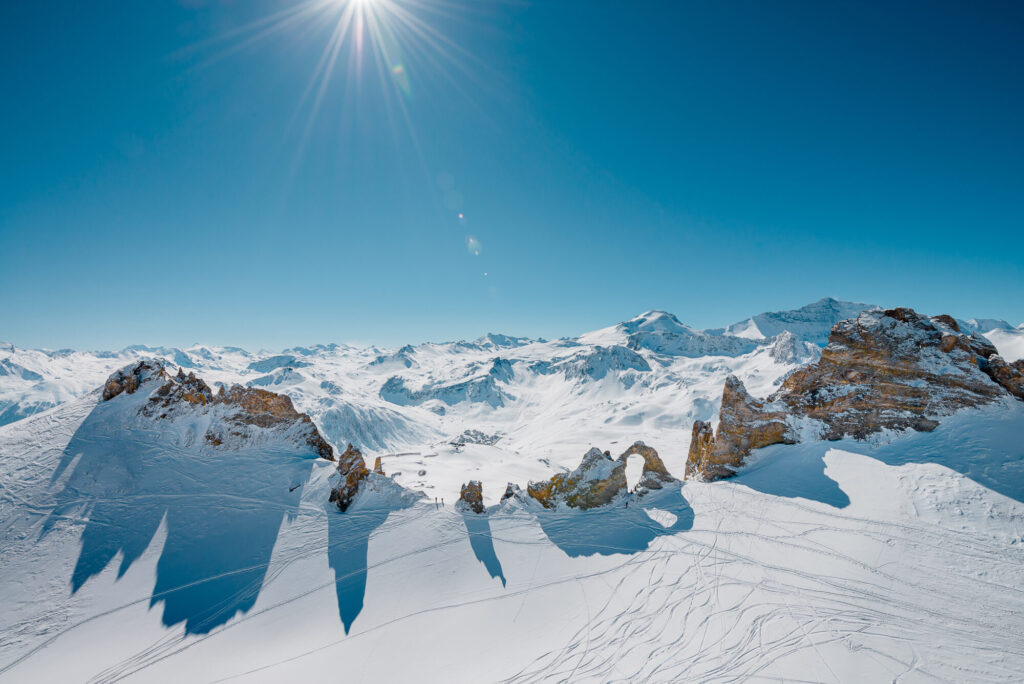 Dramatic snow-covered peaks and high-altitude scenery in Tignes. © Andy Parant