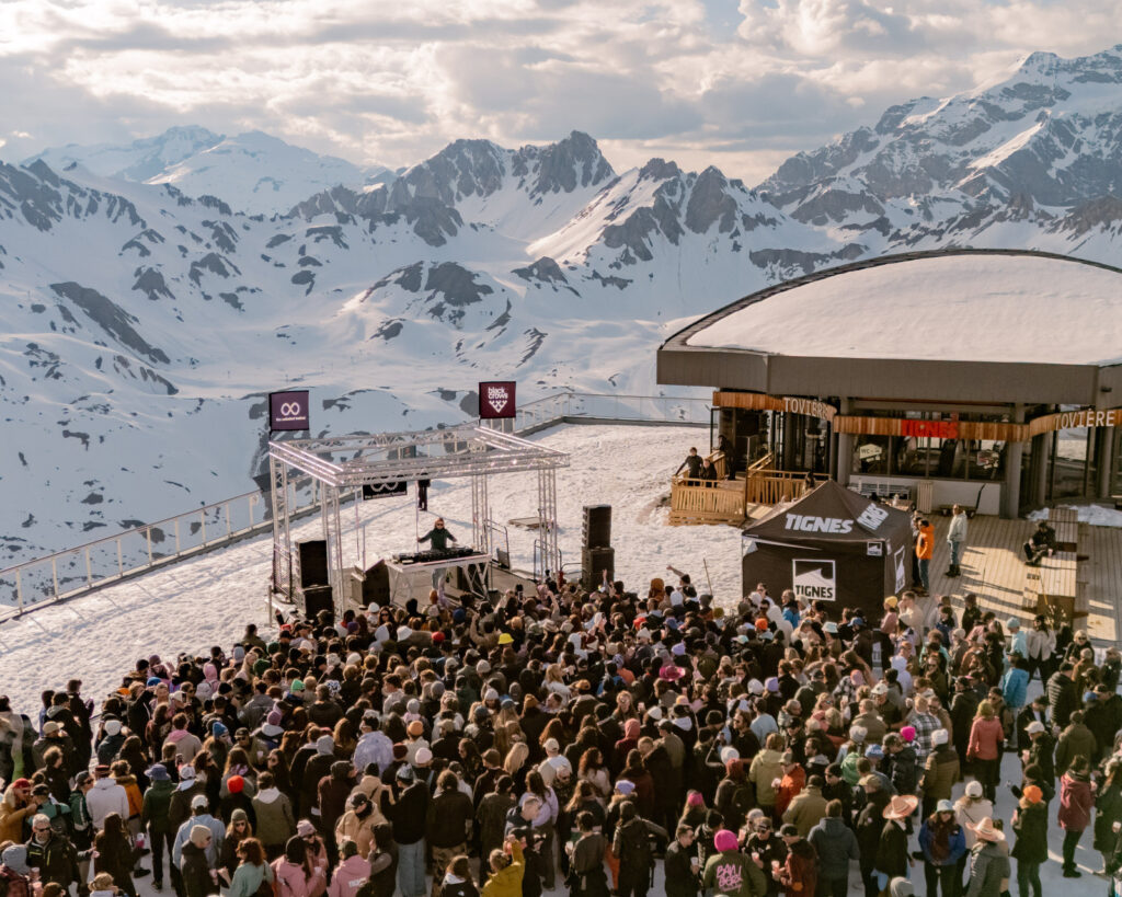 Crowds gathered at a mountain venue above Tignes. © Nils Gubelmann