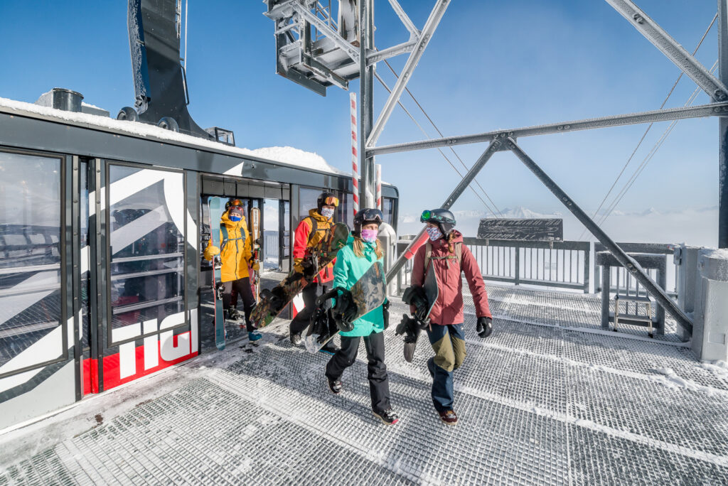 Skiers arriving at a mountain lift in Tignes. © Andy Parant
