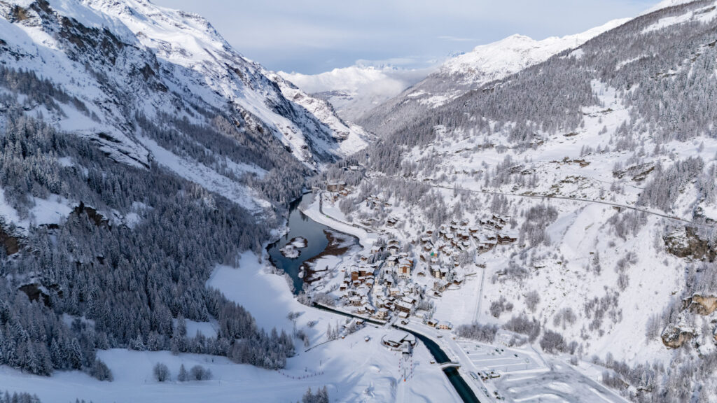 Aerial view along the snow-covered valley around Tignes. © Nils Gubelmann