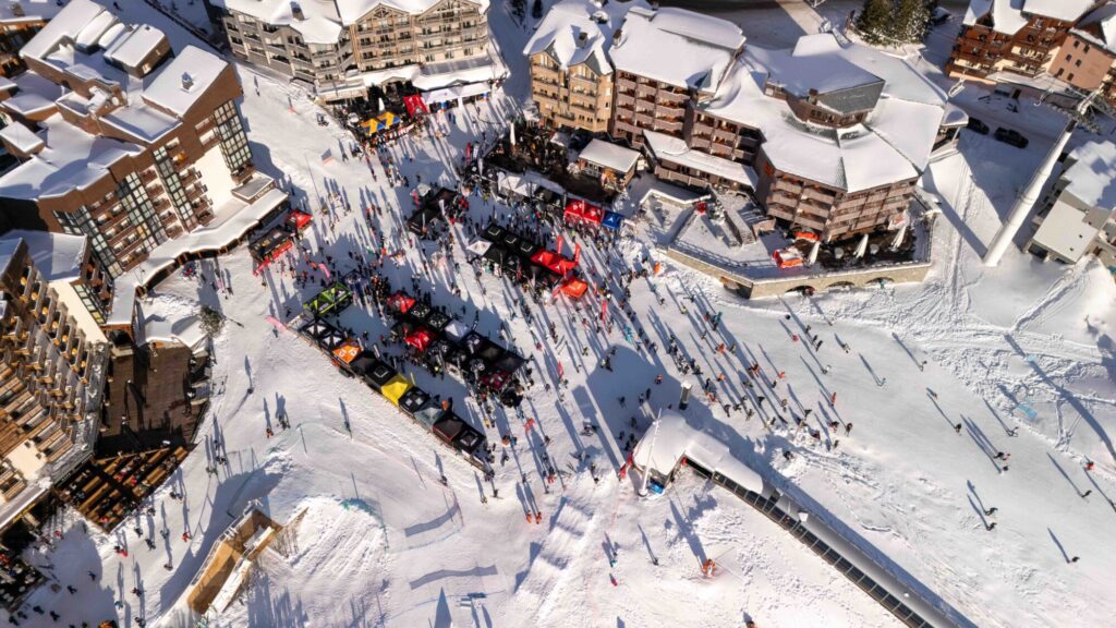 Aerial view of the Grande Première celebrations in the centre of Val Thorens. © T. Loubere – OT Val Thorens