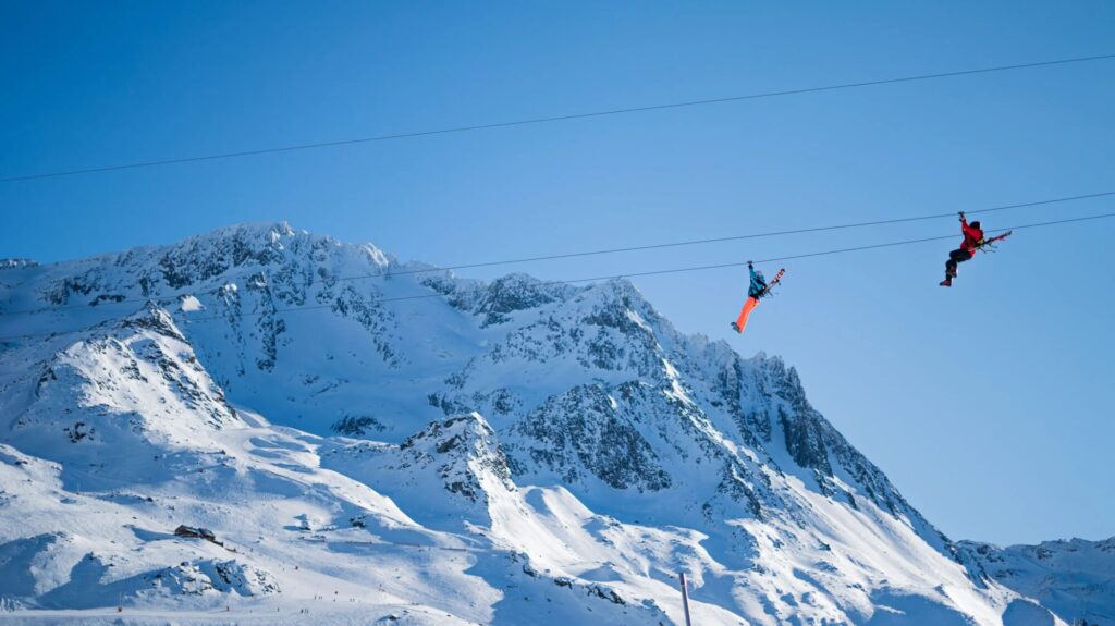 La Bee zip line high above the snowy mountains in Val Thorens. © C. Ducruet – OT Val Thorens